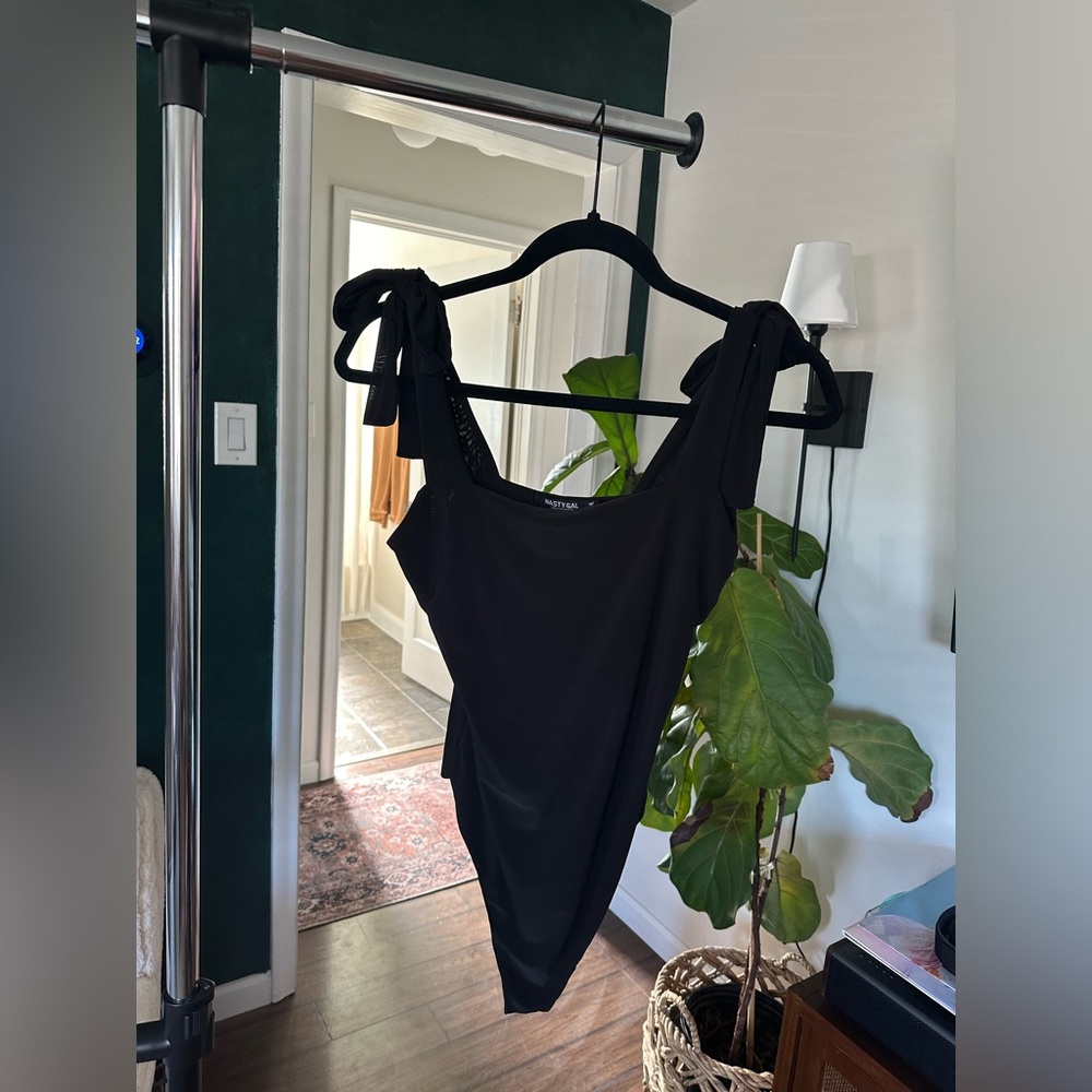 Nasty Gal - tie shoulder bodysuit - black